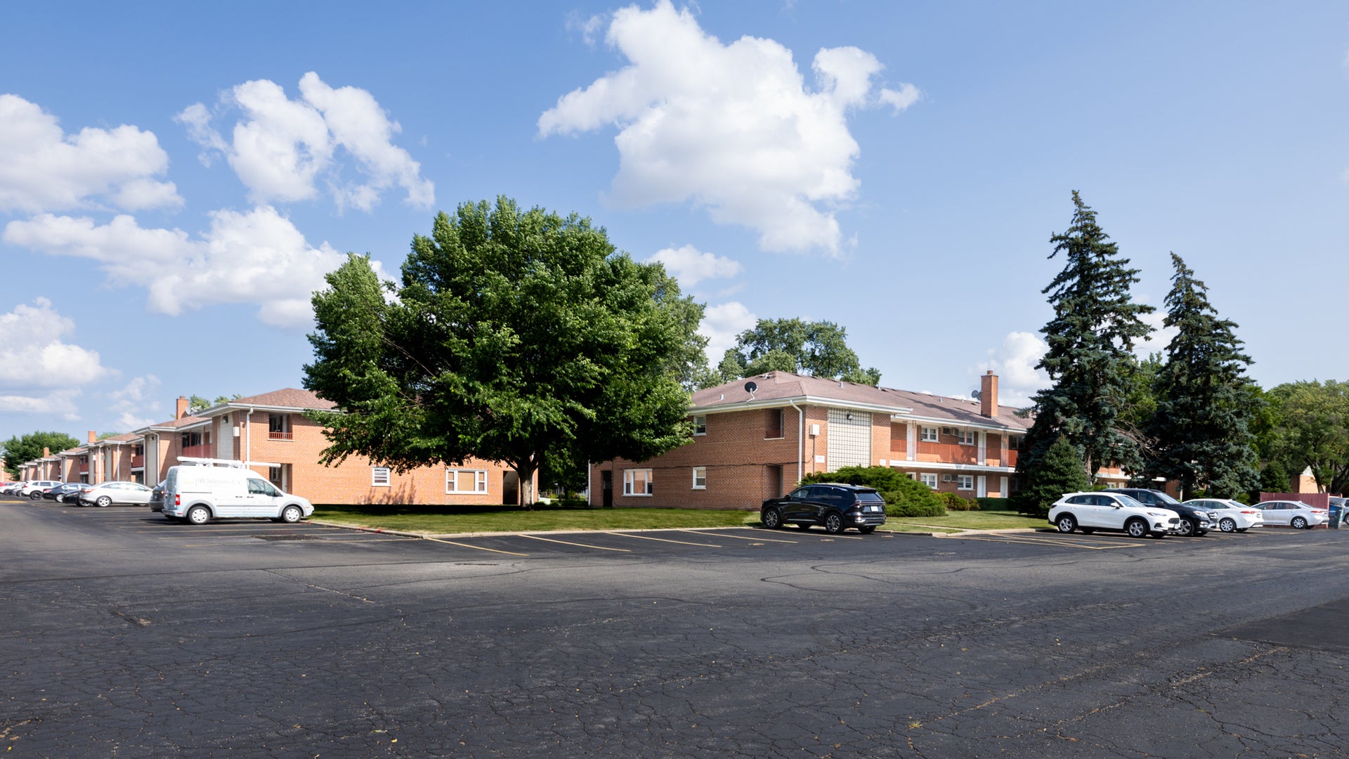 1101 HOLIDAY Lane 8