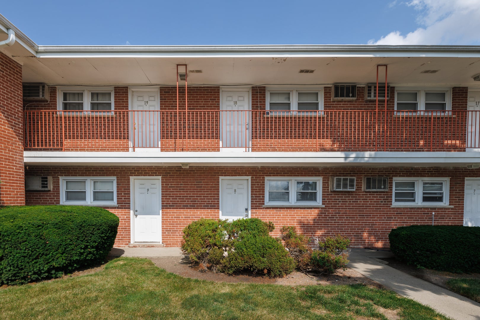 1101 HOLIDAY Lane 8