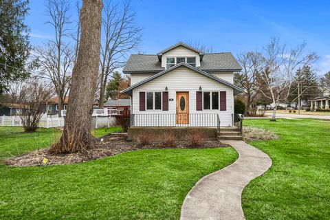 Photo of 113 Gladys Avenue, Fox River Grove, IL 60021 (MLS # 12617801)