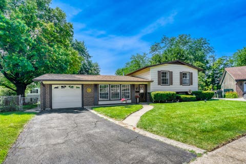 Tiny photo for 7820 Pebblebrook Circle, Hanover Park, IL 60133 (MLS # 12706113)