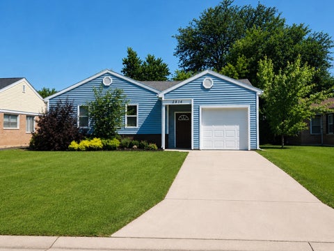 Photo of 2814 LEXINGTON Drive, Hazel Crest, IL 60429 (MLS # 12765709)