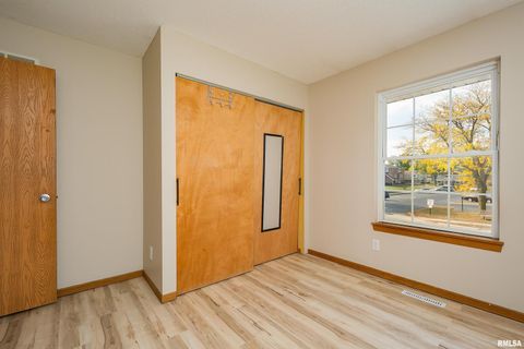 Tiny photo for 2025 EMERALD Drive, Davenport, IA 52804 (MLS # QC4268589)