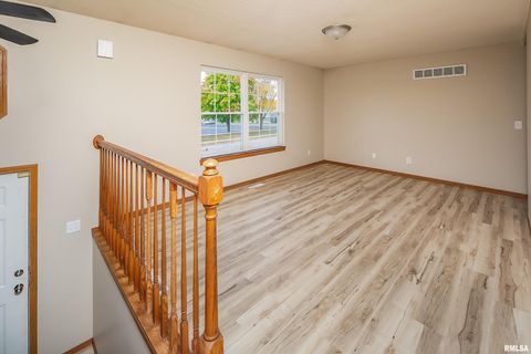 Tiny photo for 2025 EMERALD Drive, Davenport, IA 52804 (MLS # QC4268589)