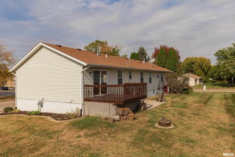 Tiny photo for 2025 EMERALD Drive, Davenport, IA 52804 (MLS # QC4268589)