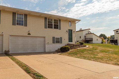 Photo of 2025 EMERALD Drive, Davenport, IA 52804 (MLS # QC4268589)