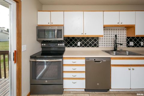 Tiny photo for 2025 EMERALD Drive, Davenport, IA 52804 (MLS # QC4268589)