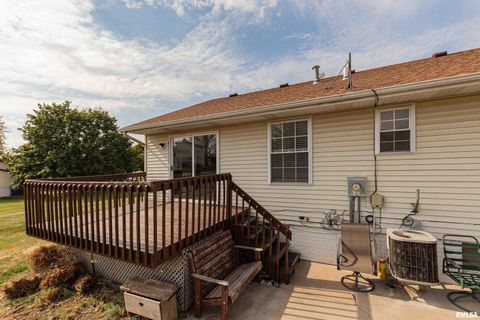 Tiny photo for 2025 EMERALD Drive, Davenport, IA 52804 (MLS # QC4268589)
