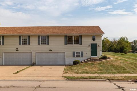 Tiny photo for 2025 EMERALD Drive, Davenport, IA 52804 (MLS # QC4268589)