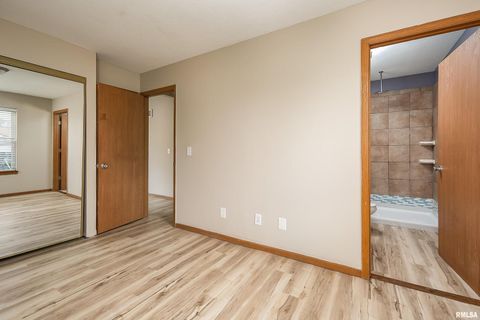 Tiny photo for 2025 EMERALD Drive, Davenport, IA 52804 (MLS # QC4268589)