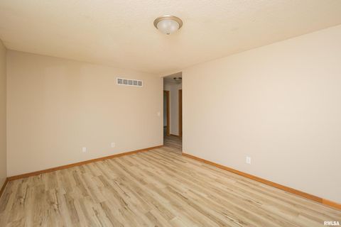 Tiny photo for 2025 EMERALD Drive, Davenport, IA 52804 (MLS # QC4268589)