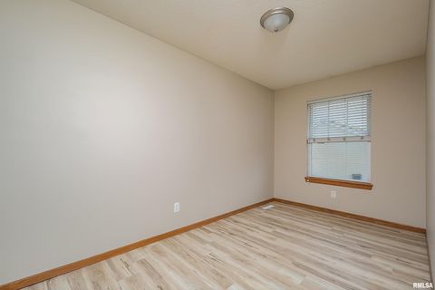 Tiny photo for 2025 EMERALD Drive, Davenport, IA 52804 (MLS # QC4268589)