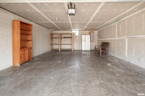 Tiny photo for 2025 EMERALD Drive, Davenport, IA 52804 (MLS # QC4268589)