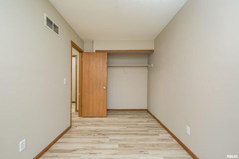 Tiny photo for 2025 EMERALD Drive, Davenport, IA 52804 (MLS # QC4268589)