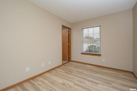 Tiny photo for 2025 EMERALD Drive, Davenport, IA 52804 (MLS # QC4268589)