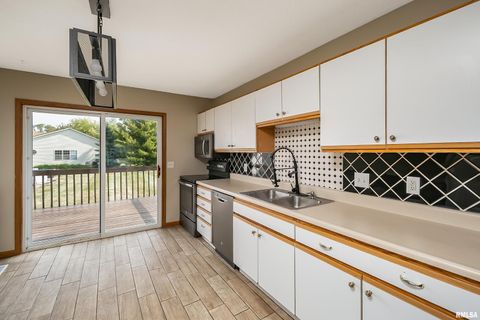 Tiny photo for 2025 EMERALD Drive, Davenport, IA 52804 (MLS # QC4268589)