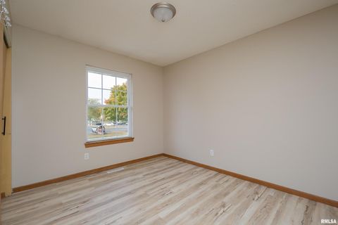 Tiny photo for 2025 EMERALD Drive, Davenport, IA 52804 (MLS # QC4268589)