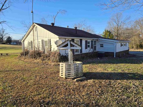 Tiny photo for 550 Old Broughton Road, Eldorado, IL 62930 (MLS # 100000048)