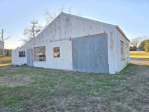 Tiny photo for 550 Old Broughton Road, Eldorado, IL 62930 (MLS # 100000048)