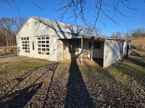 Tiny photo for 550 Old Broughton Road, Eldorado, IL 62930 (MLS # 100000048)