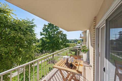 Tiny photo for 110 W Butterfield Road #310S, Elmhurst, IL 60126 (MLS # 12775043)