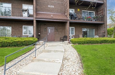 Tiny photo for 1525 Sander Court #113, Wheeling, IL 60090 (MLS # 12545430)
