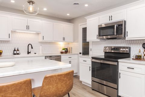 Tiny photo for 606 Carol Court #B-2, Pontiac, IL 61764 (MLS # 12604095)