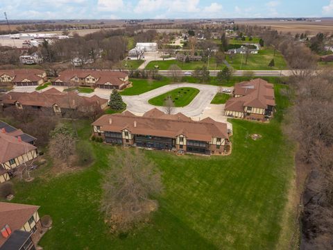 Tiny photo for 606 Carol Court #B-2, Pontiac, IL 61764 (MLS # 12604095)