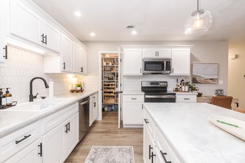 Tiny photo for 606 Carol Court #B-2, Pontiac, IL 61764 (MLS # 12604095)