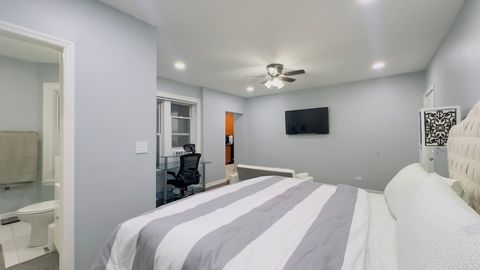 Tiny photo for 1411 W FARWELL Avenue #E2, Chicago, IL 60626 (MLS # 12512143)