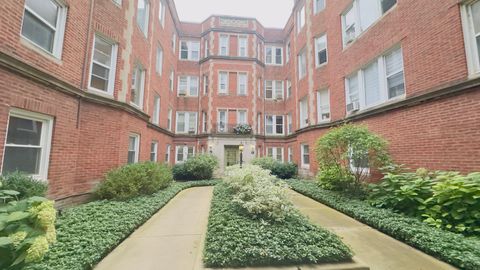 Tiny photo for 1411 W FARWELL Avenue #E2, Chicago, IL 60626 (MLS # 12512143)