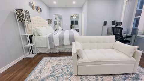 Tiny photo for 1411 W FARWELL Avenue #E2, Chicago, IL 60626 (MLS # 12512143)