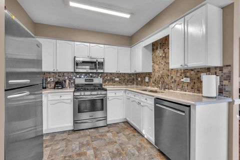Tiny photo for 681 Legends Drive, Carol Stream, IL 60188 (MLS # 12490005)