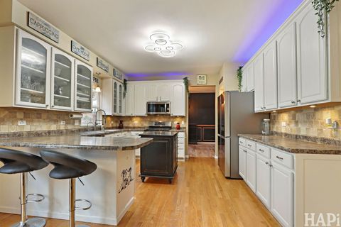 Tiny photo for 2211 Hazelwood Drive, McHenry, IL 60051 (MLS # 12620252)