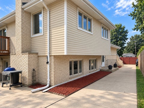 Tiny photo for 139 N Hemlock Avenue, Wood Dale, IL 60191 (MLS # 12749050)