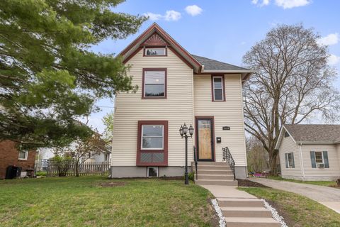 Single Family Residence in Rockford IL 1110 Ridge Avenue.jpg