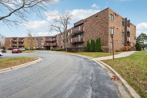 Photo of 898 Wellington Avenue #202, Elk Grove Village, IL 60007 (MLS # 12517918)