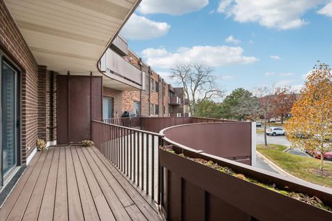 Tiny photo for 898 Wellington Avenue #202, Elk Grove Village, IL 60007 (MLS # 12517918)