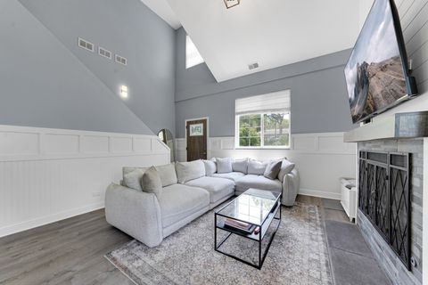 Tiny photo for 228 Juneway Terrace, Lake Bluff, IL 60044 (MLS # 12479609)