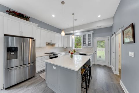 Tiny photo for 228 Juneway Terrace, Lake Bluff, IL 60044 (MLS # 12479609)