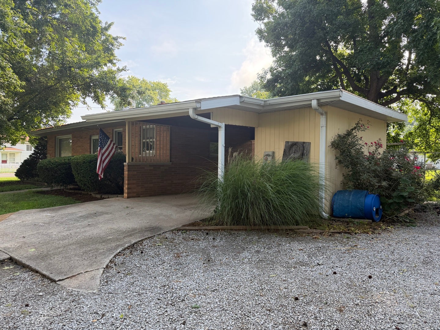 110 E Kaskaskia Street