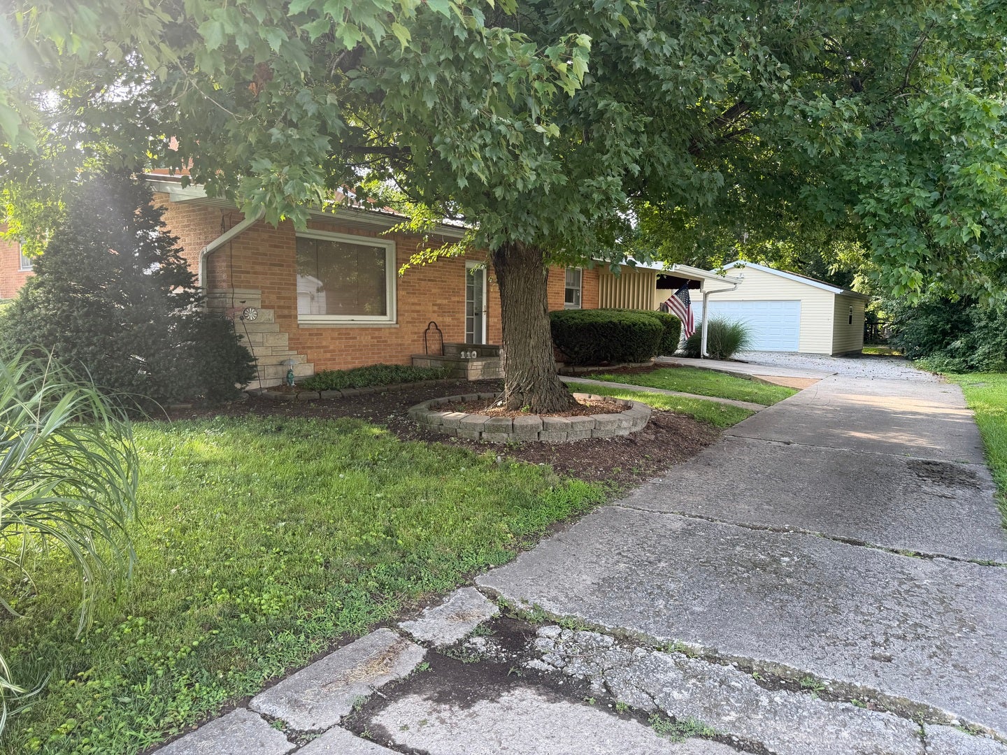 110 E Kaskaskia Street