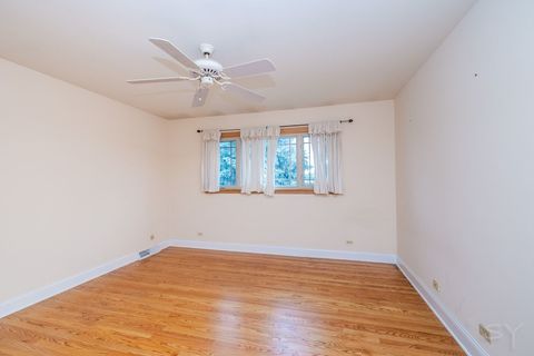 Tiny photo for 1012 S Church Road, Mount Prospect, IL 60056 (MLS # 12688900)