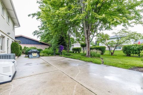 Tiny photo for 1012 S Church Road, Mount Prospect, IL 60056 (MLS # 12688900)