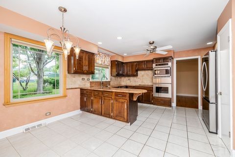 Tiny photo for 1012 S Church Road, Mount Prospect, IL 60056 (MLS # 12688900)