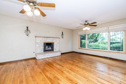 Tiny photo for 1012 S Church Road, Mount Prospect, IL 60056 (MLS # 12688900)