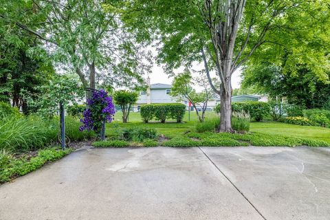 Tiny photo for 1012 S Church Road, Mount Prospect, IL 60056 (MLS # 12688900)