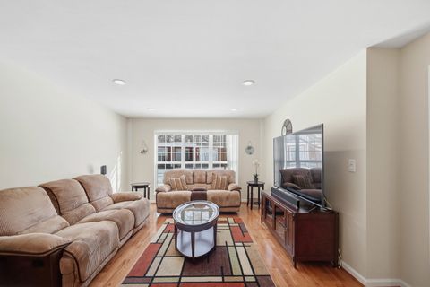 Tiny photo for 883 Sparta Court, Vernon Hills, IL 60061 (MLS # 12548908)