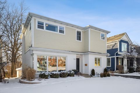 Photo of 566 S Cedar Avenue, Elmhurst, IL 60126 (MLS # 12555354)