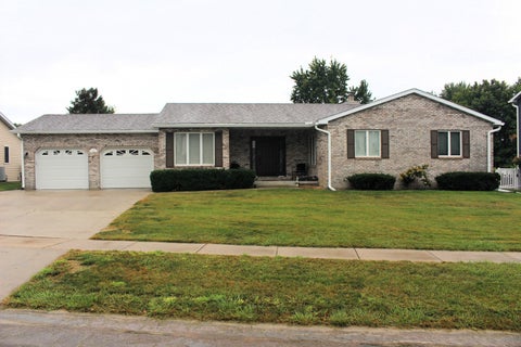 Photo of 34 Colonial Drive, Clinton, IL 61727 (MLS # 12756304)
