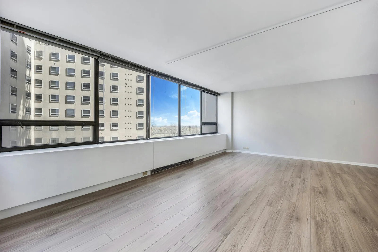 2800 N Lake Shore Drive 709